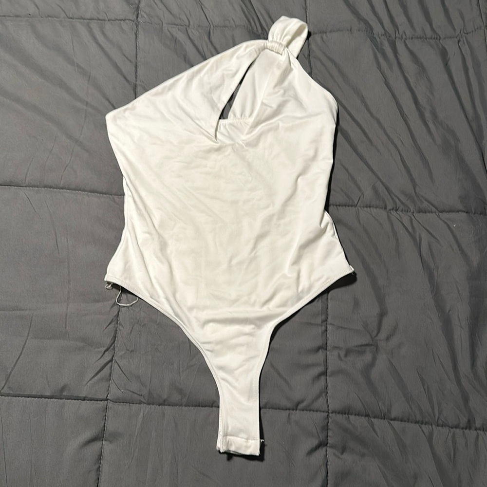 SHEIN Cutout One-Shoulder body suit